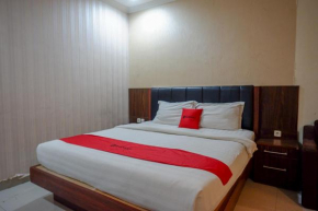 RedDoorz Plus At Grand Pacifik Hotel Makassar